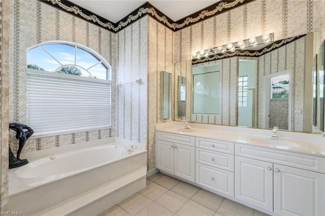 12820 Silverthorn CT, Bonita Springs, FL 34135