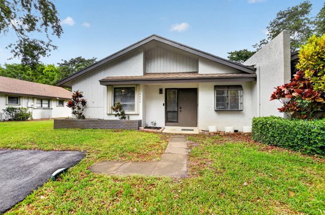 3693 Arelia Drive N, Delray Beach, FL 33445