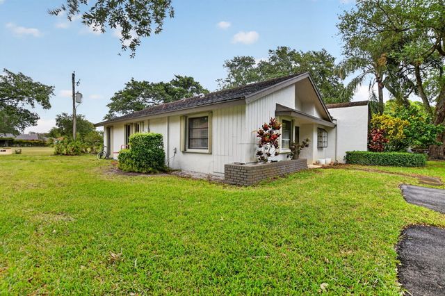 3693 Arelia Drive N, Delray Beach, FL 33445
