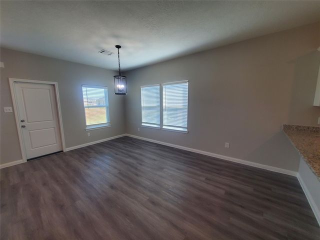 1176 Road 5102, Cleveland, TX 77327