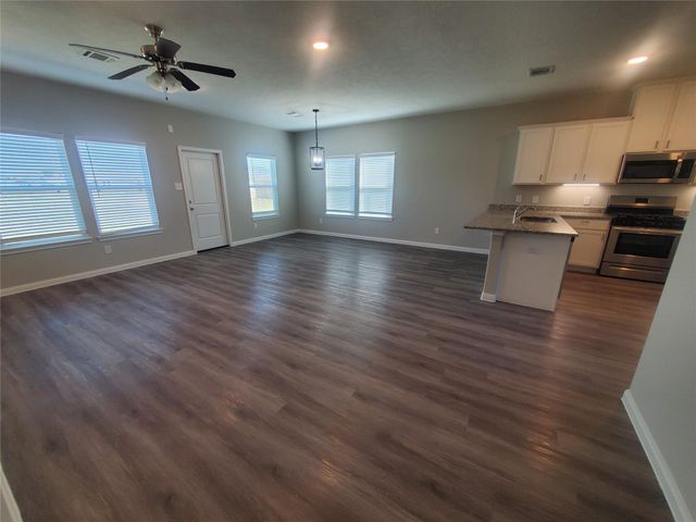 1176 Road 5102, Cleveland, TX 77327