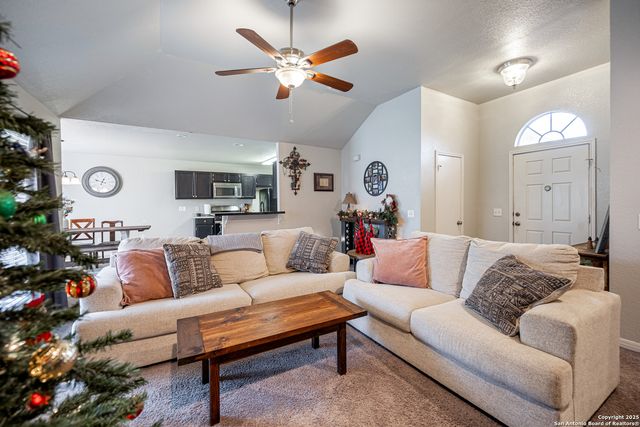 10227 coyote hl, Converse, TX 78109