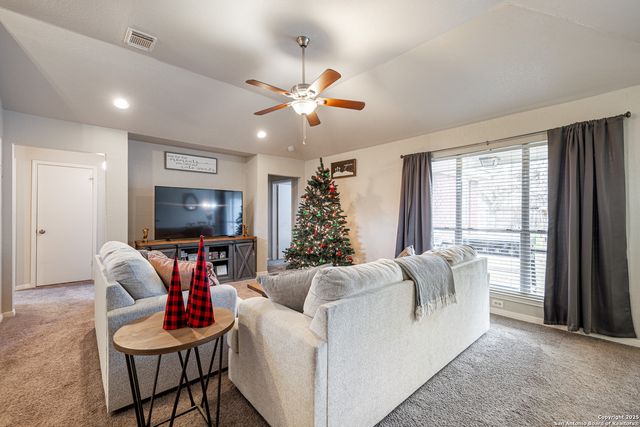 10227 coyote hl, Converse, TX 78109