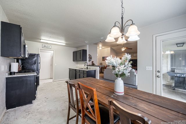 10227 coyote hl, Converse, TX 78109