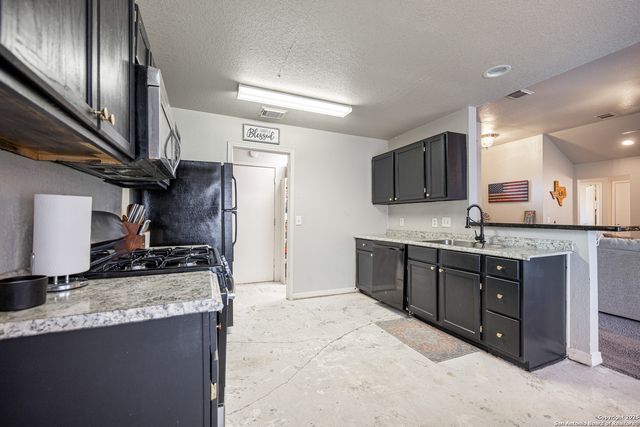 10227 coyote hl, Converse, TX 78109