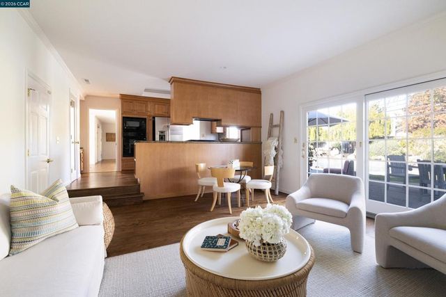 902 Kane Cir, Walnut Creek, CA 94598