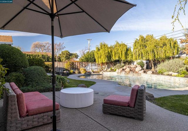 902 Kane Cir, Walnut Creek, CA 94598