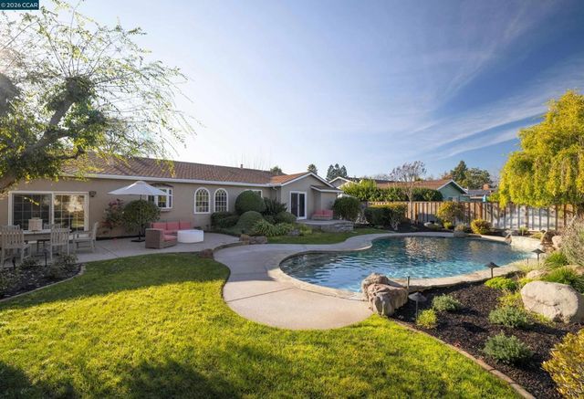 902 Kane Cir, Walnut Creek, CA 94598