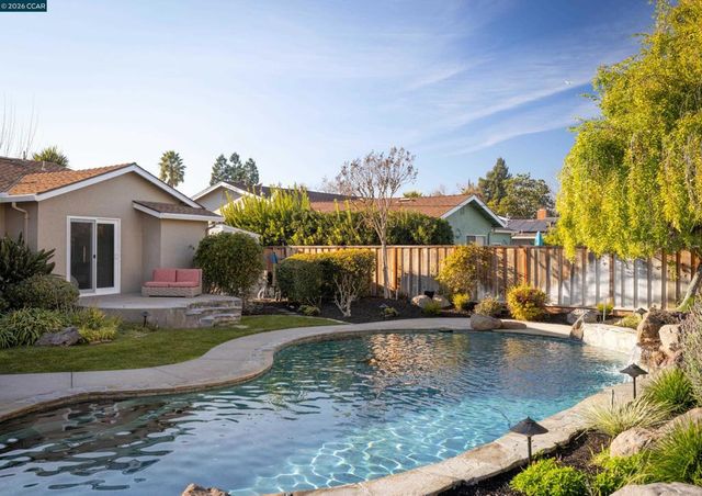 902 Kane Cir, Walnut Creek, CA 94598