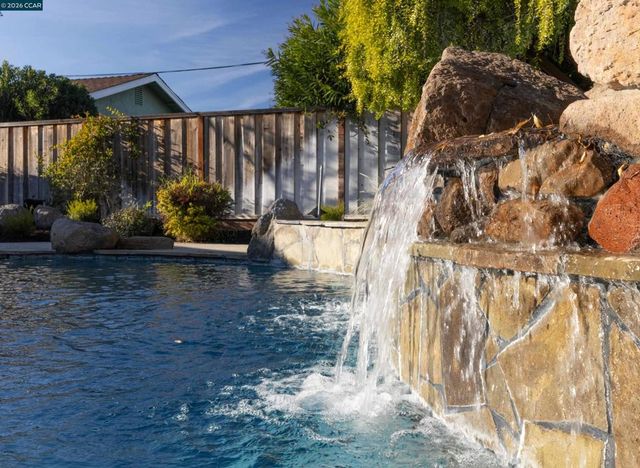 902 Kane Cir, Walnut Creek, CA 94598