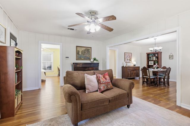 3104 Yucca Avenue, Fort Worth, TX 76111