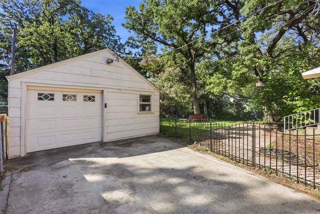 3104 Yucca Avenue, Fort Worth, TX 76111