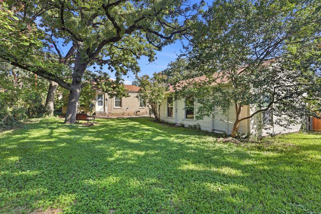 3104 Yucca Avenue, Fort Worth, TX 76111