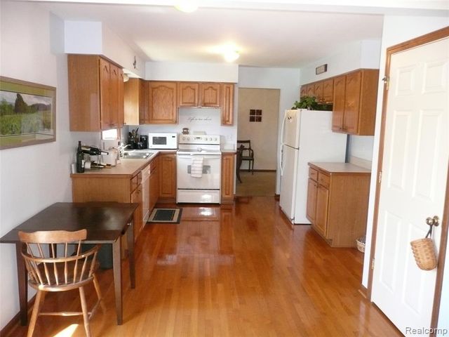 2388 Ava, Howell, MI 48843