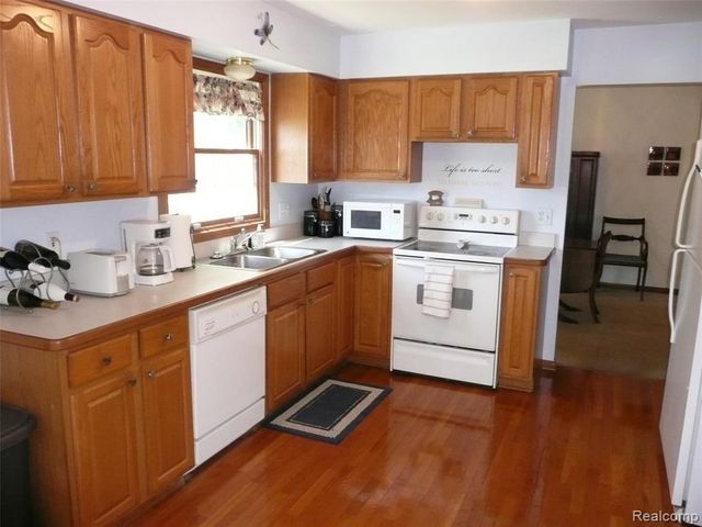 2388 Ava, Howell, MI 48843