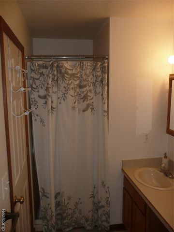 2388 Ava, Howell, MI 48843