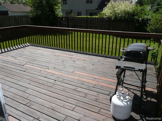 2388 Ava, Howell, MI 48843