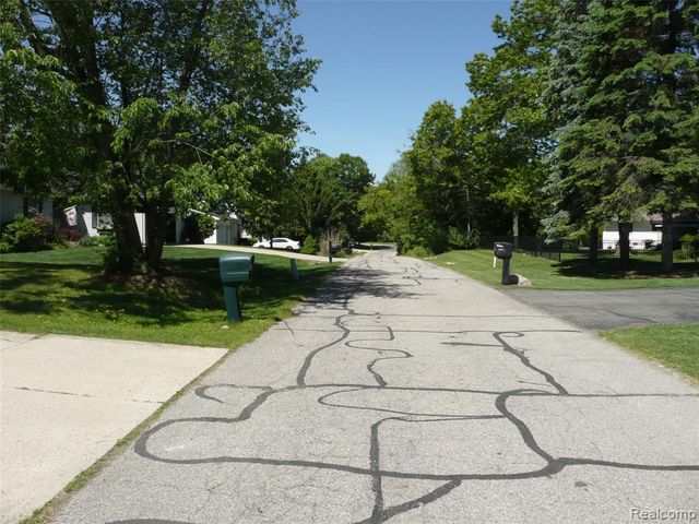 2388 Ava, Howell, MI 48843