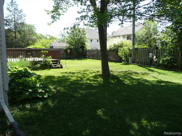 2388 Ava, Howell, MI 48843