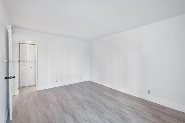 100 Bayview Dr 229, Sunny Isles Beach, FL 33160