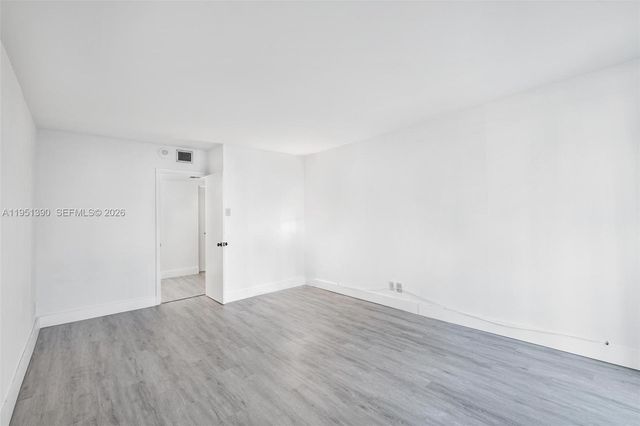 100 Bayview Dr 229, Sunny Isles Beach, FL 33160