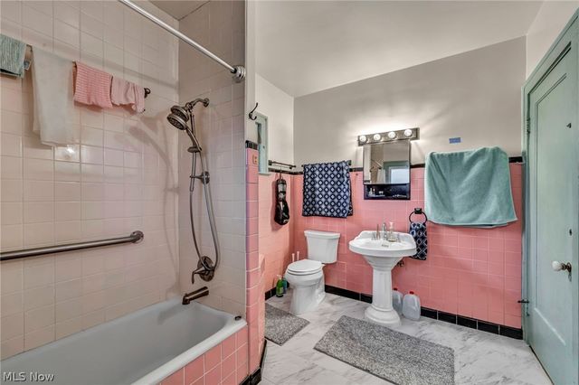 2205 Grandview Avenue, Cleveland Heights, OH 44106