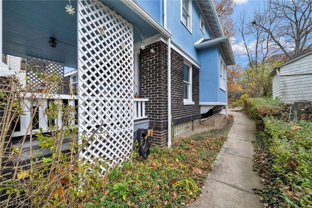 2205 Grandview Avenue, Cleveland Heights, OH 44106