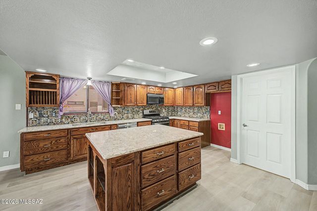 12592 N Pioneer Way, Oro Valley, AZ 85737