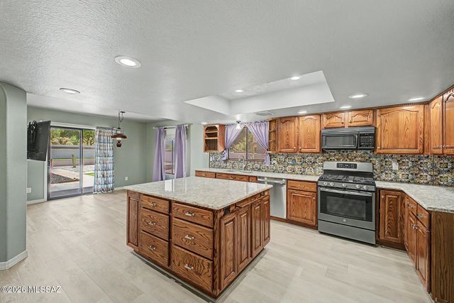 12592 N Pioneer Way, Oro Valley, AZ 85737
