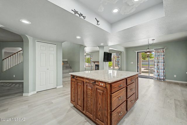 12592 N Pioneer Way, Oro Valley, AZ 85737