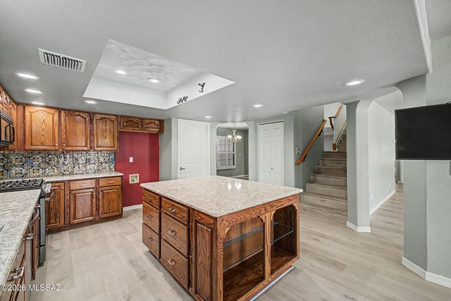 12592 N Pioneer Way, Oro Valley, AZ 85737