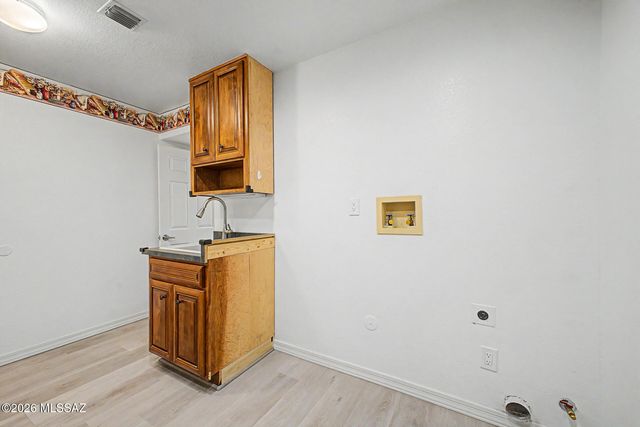 12592 N Pioneer Way, Oro Valley, AZ 85737