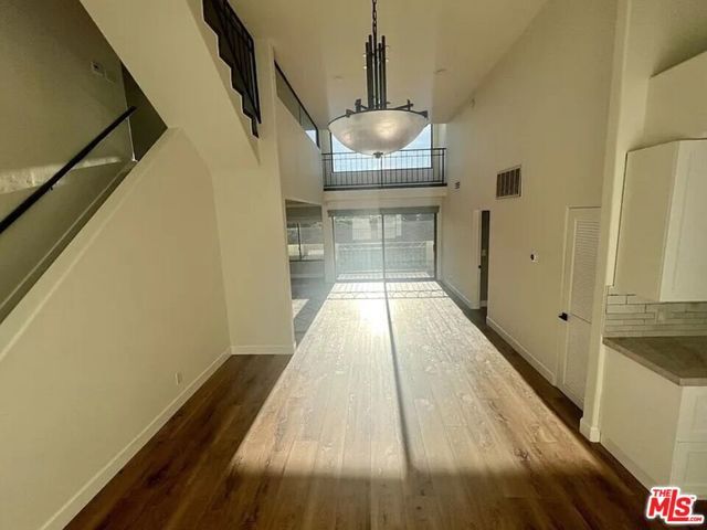 390 S Sepulveda Boulevard A, Los Angeles, CA 90049