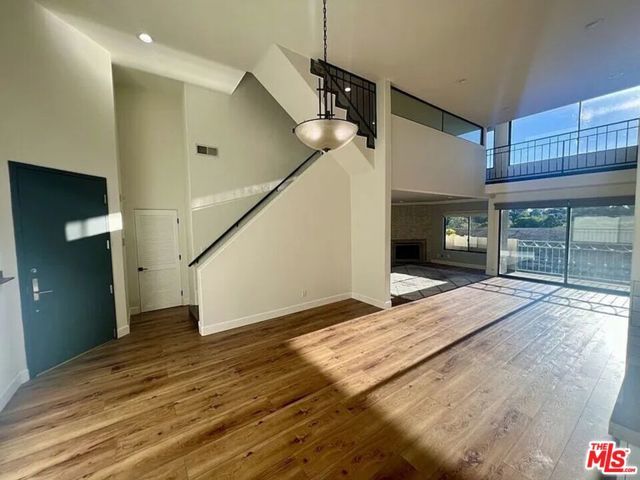 390 S Sepulveda Boulevard A, Los Angeles, CA 90049