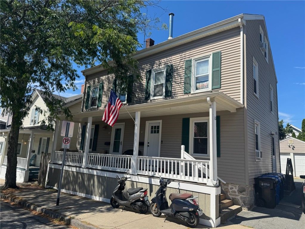 10 Hammond Street B, Newport, RI 02840