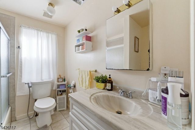 270 Westervelt Pl, Lodi Boro, NJ 07644