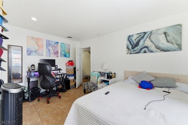 270 Westervelt Pl, Lodi Boro, NJ 07644