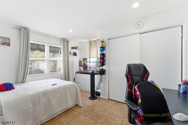 270 Westervelt Pl, Lodi Boro, NJ 07644