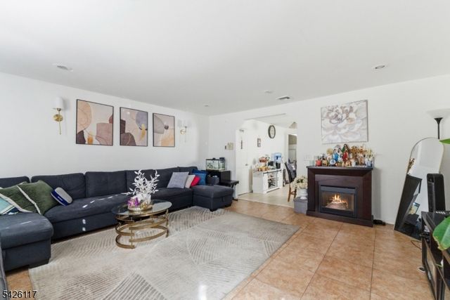 270 Westervelt Pl, Lodi Boro, NJ 07644