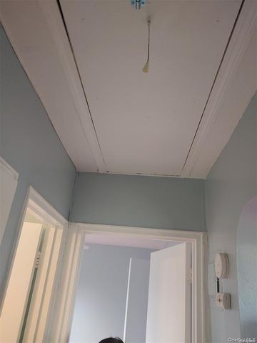 263-01 74th Avenue 2, Glen Oaks, NY 11004