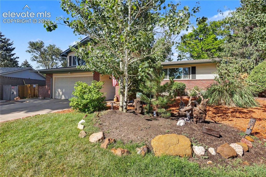 4026 N Loring Circle, Colorado Springs, CO 80909 — exterior
