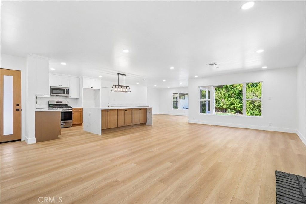 10007 Debra Ave, Granada Hills, CA 91343 — photo 2