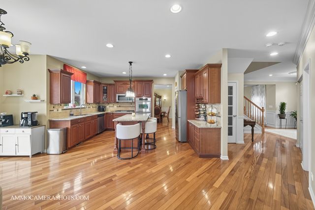 1142 DEERPATH Road, Aurora, IL 60506