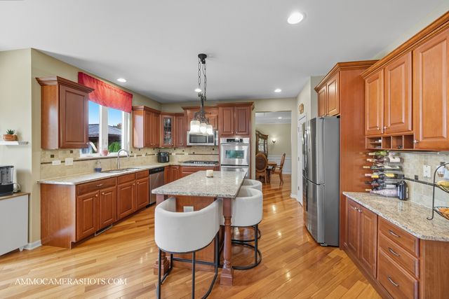 1142 DEERPATH Road, Aurora, IL 60506