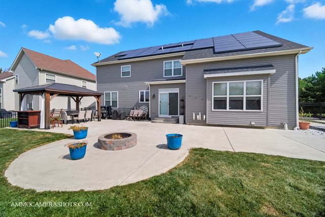 1142 DEERPATH Road, Aurora, IL 60506