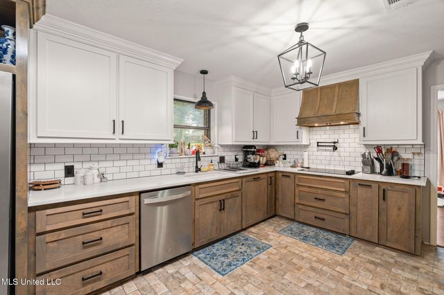 725 Hillcrest Loop, Petal, MS 39465