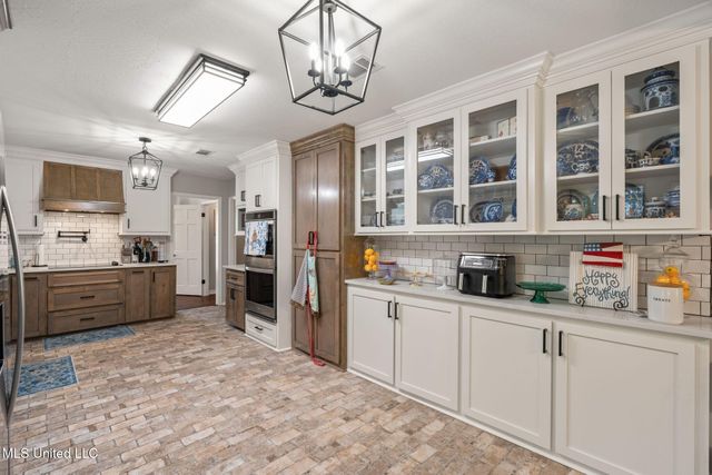 725 Hillcrest Loop, Petal, MS 39465