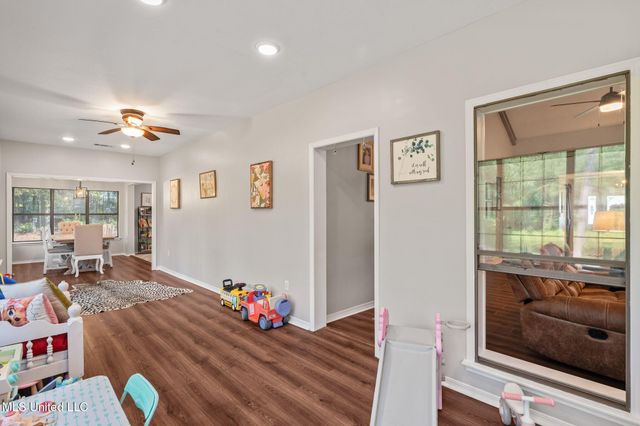 725 Hillcrest Loop, Petal, MS 39465