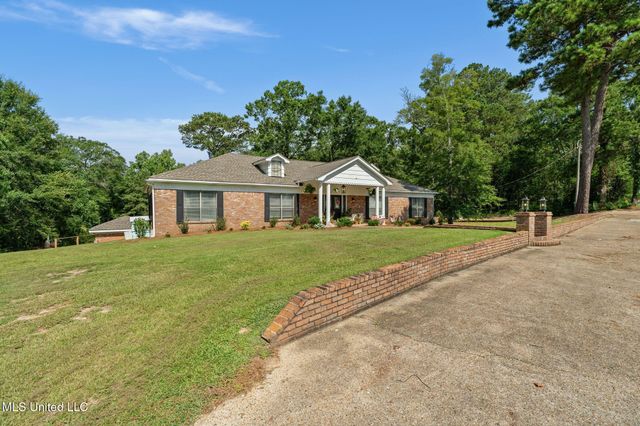 725 Hillcrest Loop, Petal, MS 39465