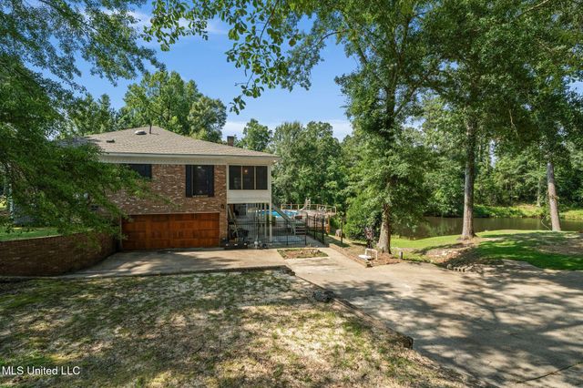 725 Hillcrest Loop, Petal, MS 39465